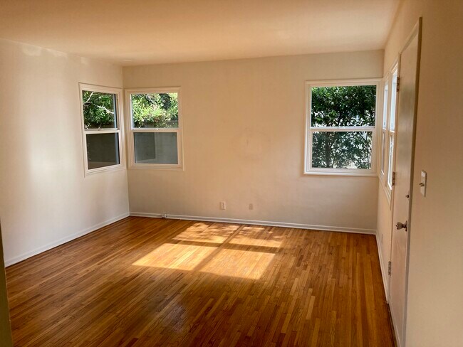 Building Photo - 315 Avenue H