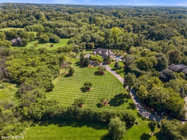 Foto del edificio - 675 Old Barrington Rd