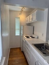 Building Photo - 324 Harvard Dr SE