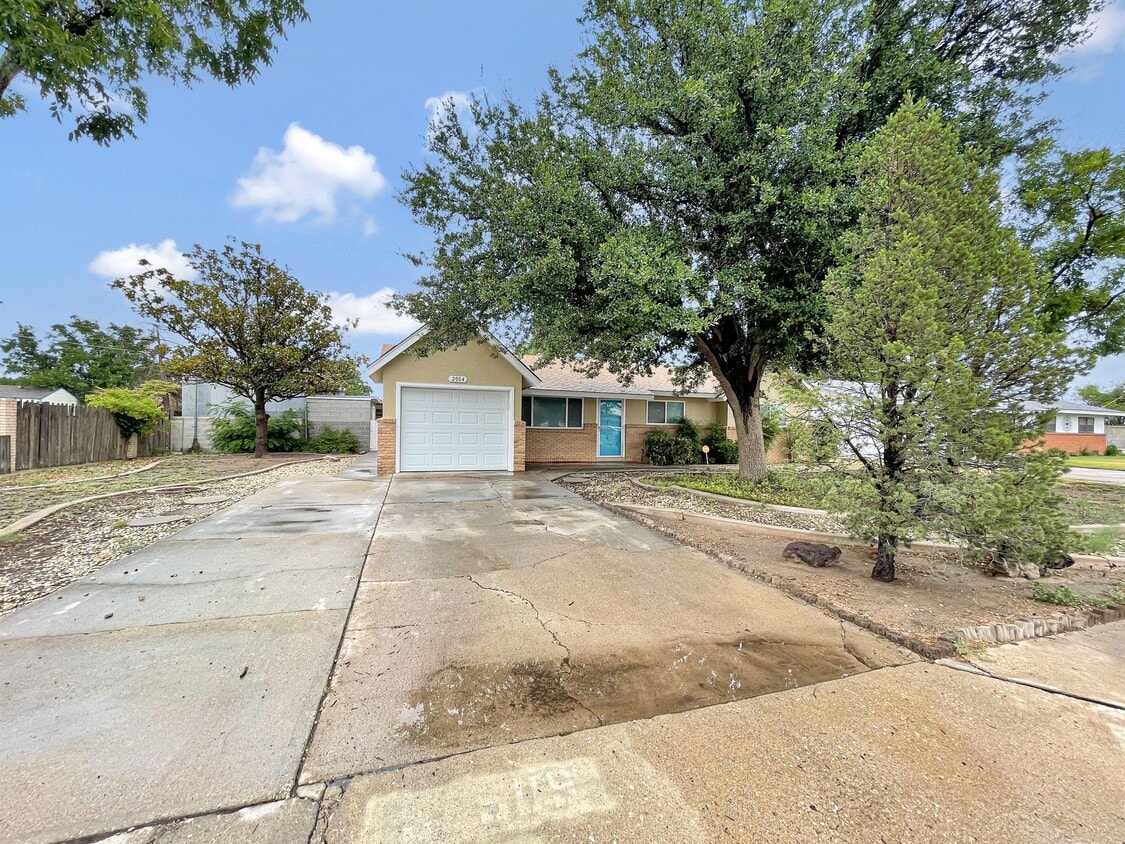 2004 N Dr, Hobbs, NM 88240 House Rental in Hobbs, NM