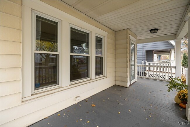 Foto del edificio - 144 Durston Ave