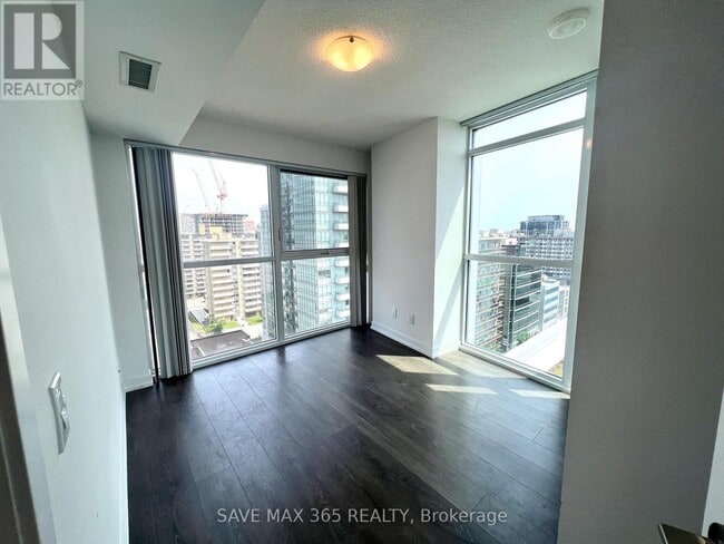 Building Photo - 125 Redpath Ave