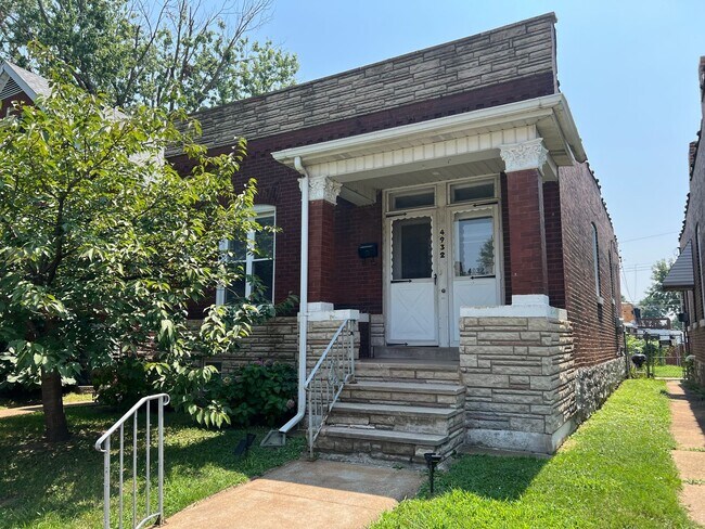 Foto del edificio - Charming Two Bedroom in South City with 1 Month Free Move In Special!