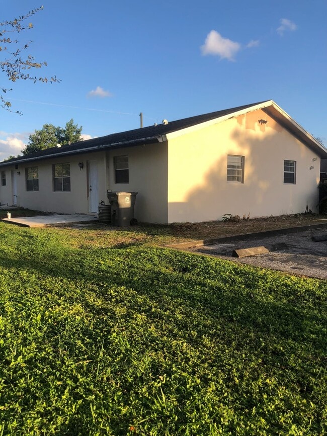 Building Photo - 1536 Barbarie Ln
