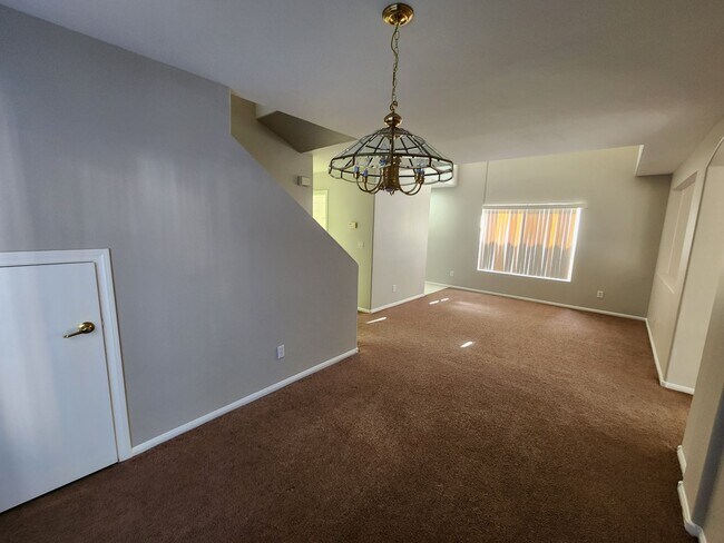Foto del edificio - Gorgeous 3Bed/2.5 Bath home- located in N. Summerlin gated Community
