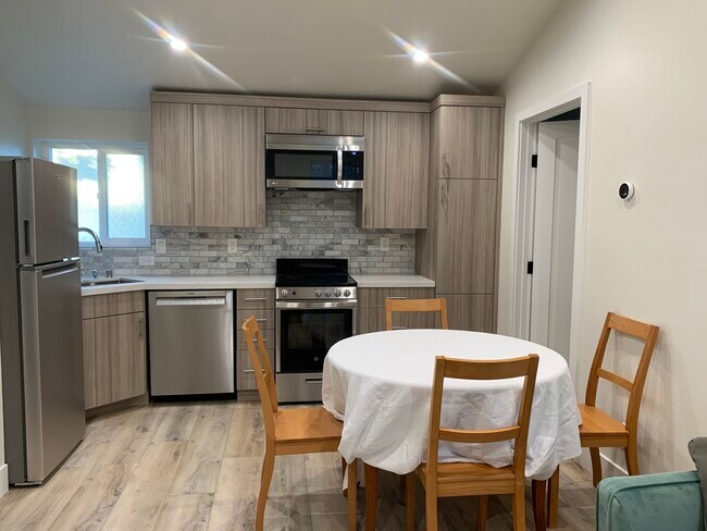 Kitchen - 4920 Northlawn Ct