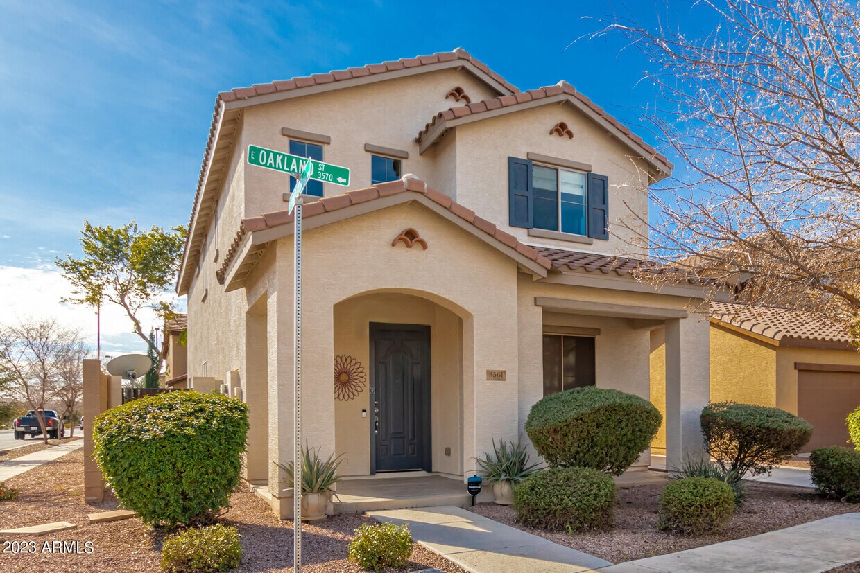 Foto principal - 3561 E Oakland St