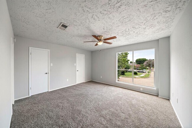 Building Photo - 15719 Timber Rock Dr