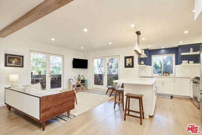 Building Photo - 2600 Abbot Kinney Blvd
