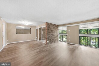 Building Photo - 1570 Moorings Dr