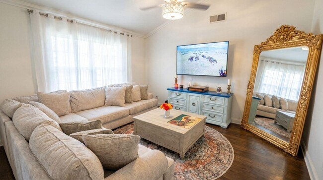 Foto del edificio - 1532 Primrose Ln