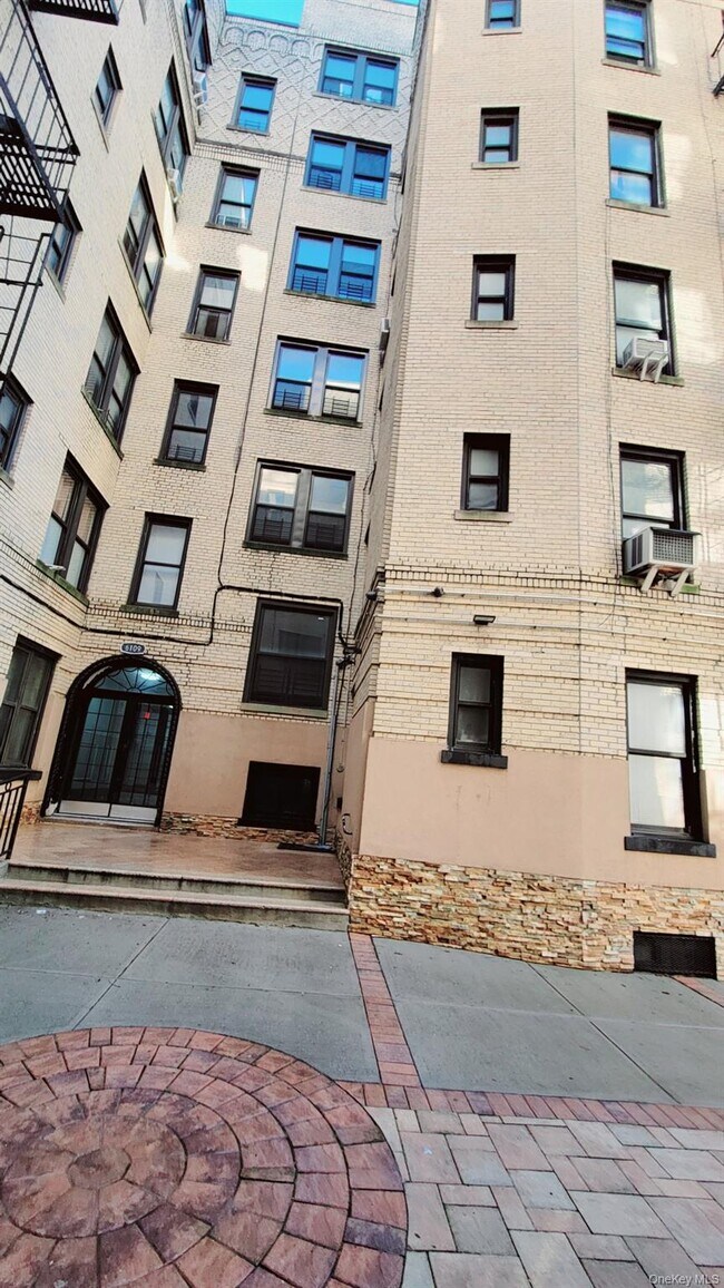 Foto del edificio - 61-09 39th Ave