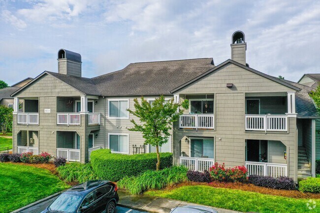 The Crossing at Quail Hollow Apartments - Charlotte, NC | Apartments.com