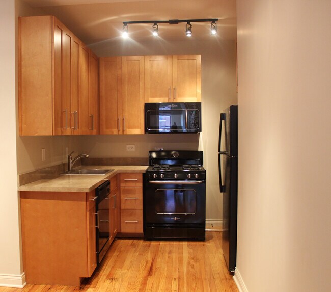 Foto del edificio - 608 W Belmont Ave