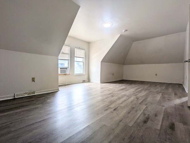 Building Photo - 5552 Black St