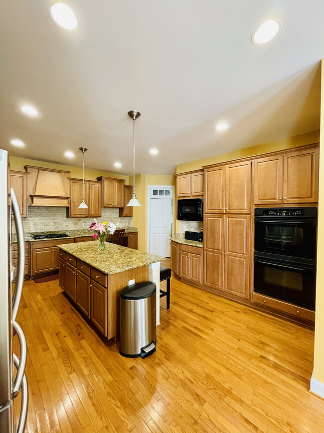 Foto del edificio - 24923 Avonlea Dr