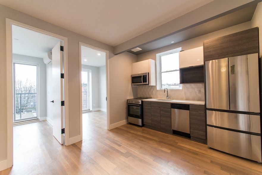 Foto principal - 743 Lafayette Ave