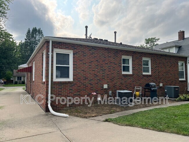 Building Photo - 2417 49th St