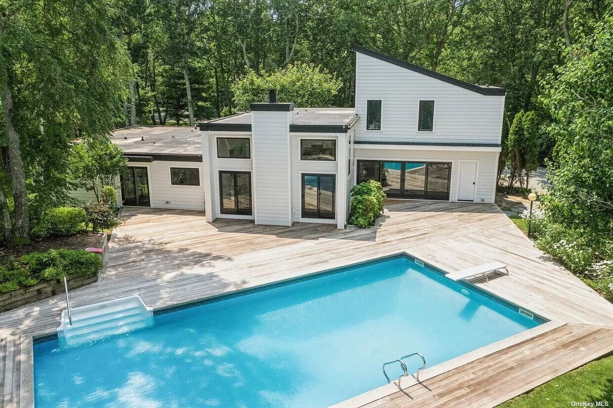 Primary Photo - 10 Woodland Ct