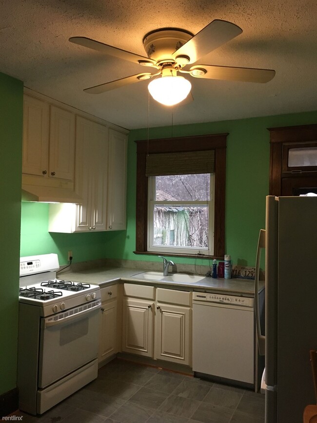 Foto del edificio - 4 br, 2 bath House - 555 Myrtle Ave
