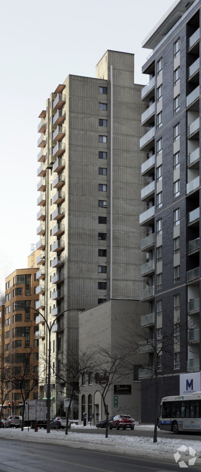Photo du bâtiment - Place Du Boulevard Apartments