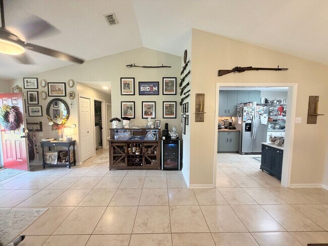 Foto del edificio - Fenced in 4 Bed 2 Bath in Mariners Landing