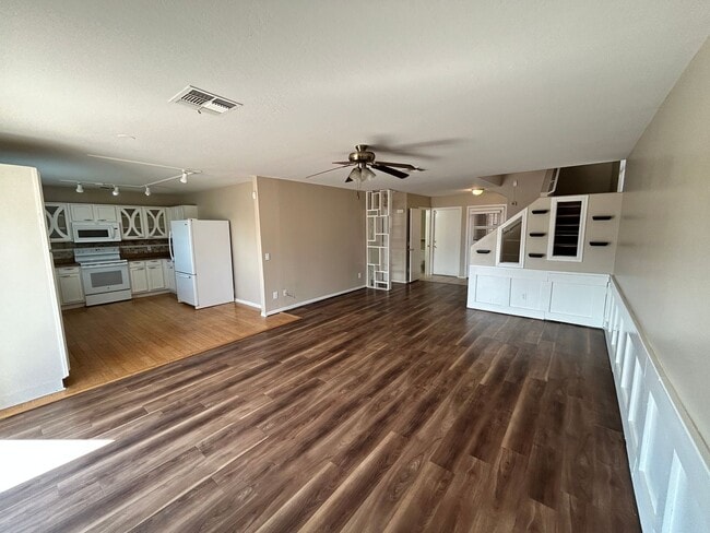 Building Photo - Charming 4-bedroom home in El Mirage