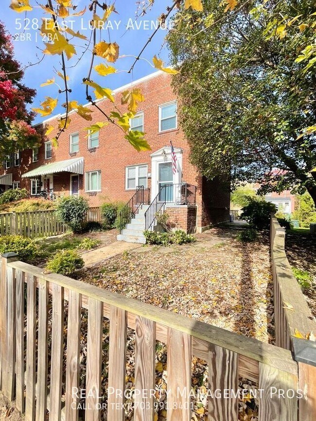 Building Photo - 2 BED 2 BATH COMPLETELY UPDATED - WALK TO ...