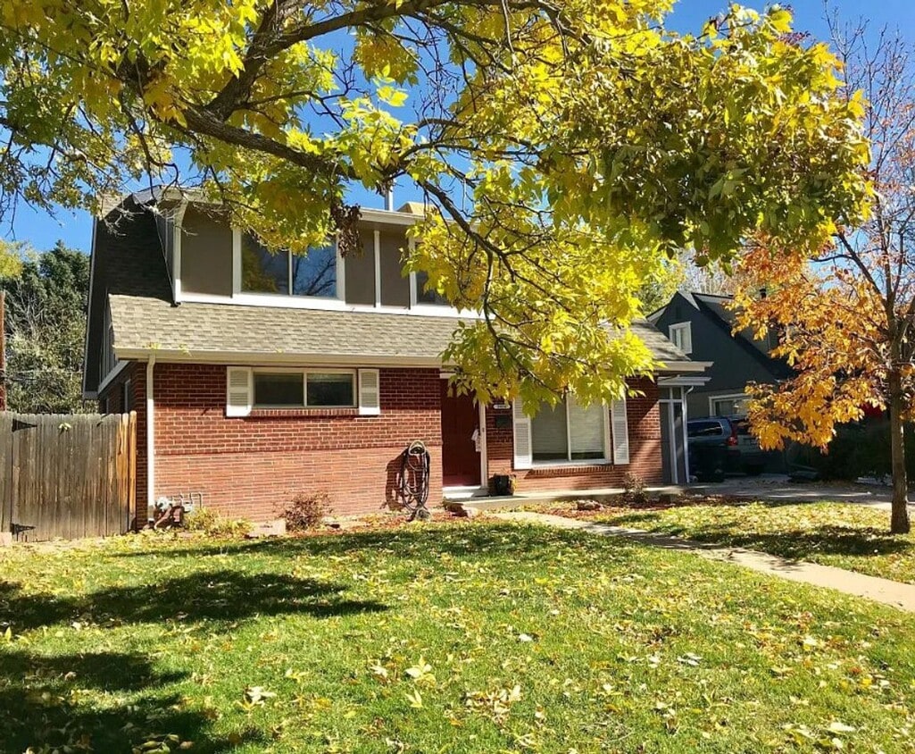 Great 3 Bed/2 Bath Home in Denver! Availab... House Rental in Denver, CO