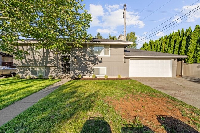 Building Photo - Gorgeous Four Bed-Two Bath Home