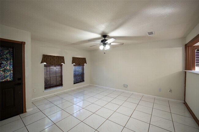 Foto del edificio - 3343 Bandell Dr