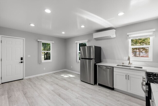 Foto del edificio - 1041 S Orange St