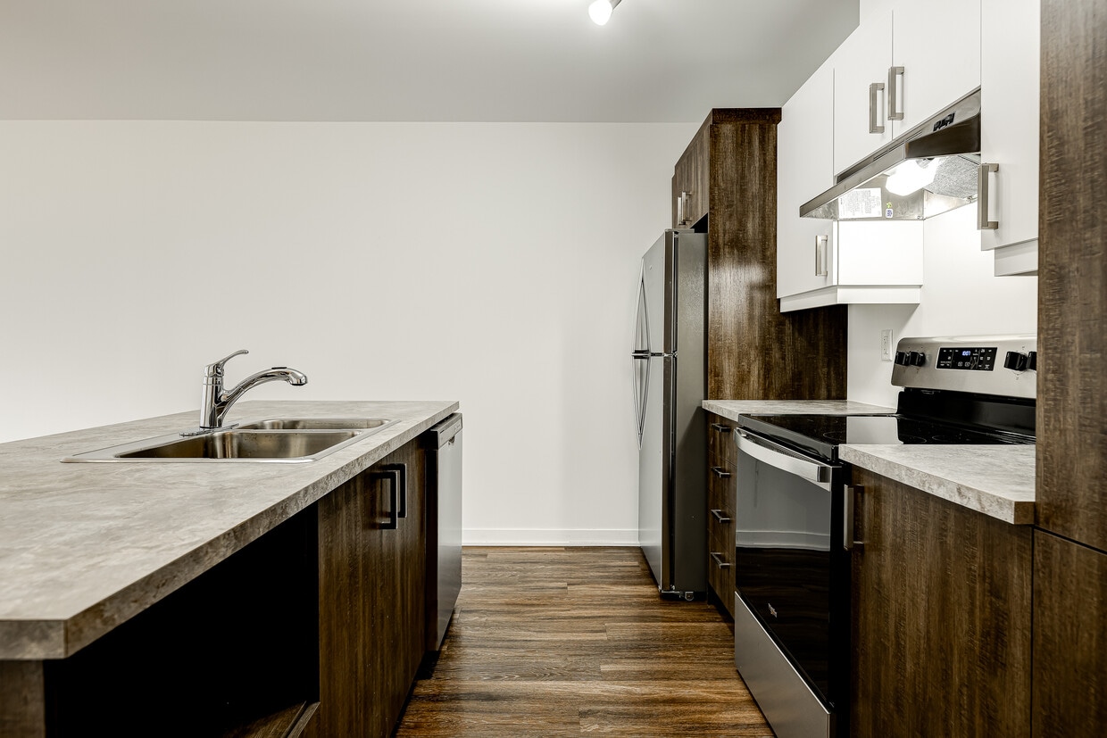 Primary Photo - 2540 Rue Maurice-Savoie