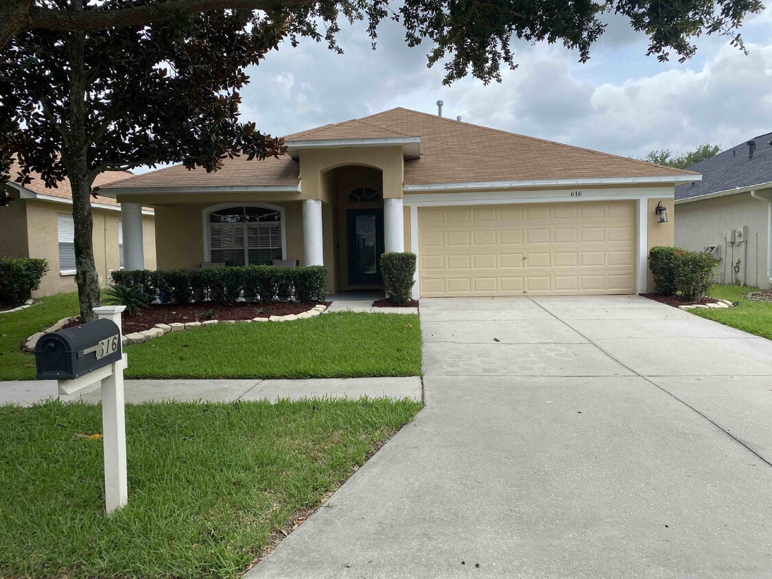 Primary Photo - Awesome 4 bed, 2 bath in Lake Woodberry