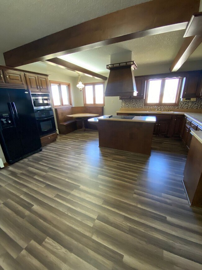 Building Photo - 7383 S 700 E