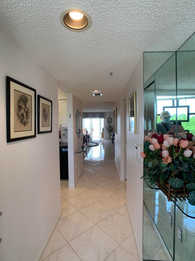 Building Photo - 14112 Huntington Pointe Dr