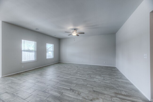 Building Photo - 7108 S Kalanchoe Ave