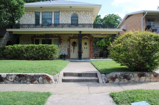 Foto del edificio - 311 E Rosewood Ave