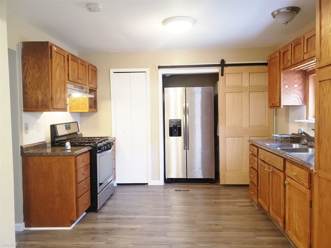 Building Photo - 4 br, 1 bath House - 11653 Norborne