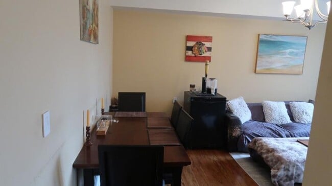 Building Photo - 2 bedroom in Chicago IL 60618
