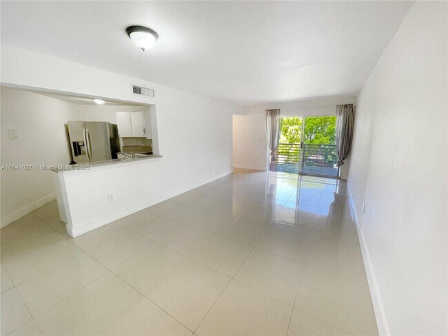 Foto del edificio - 9735 Fontainebleau Blvd