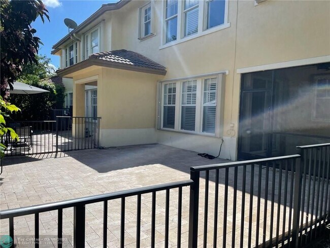 Foto del edificio - 5747 NW 119th Dr