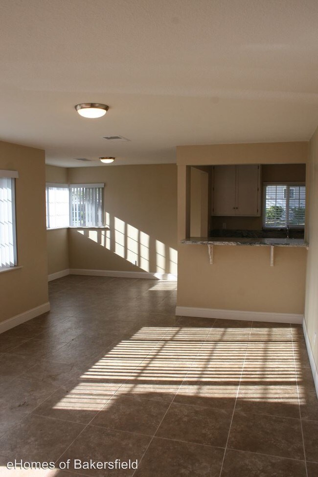 Building Photo - 3 br, 1.5 bath House - 2825 Pomona St