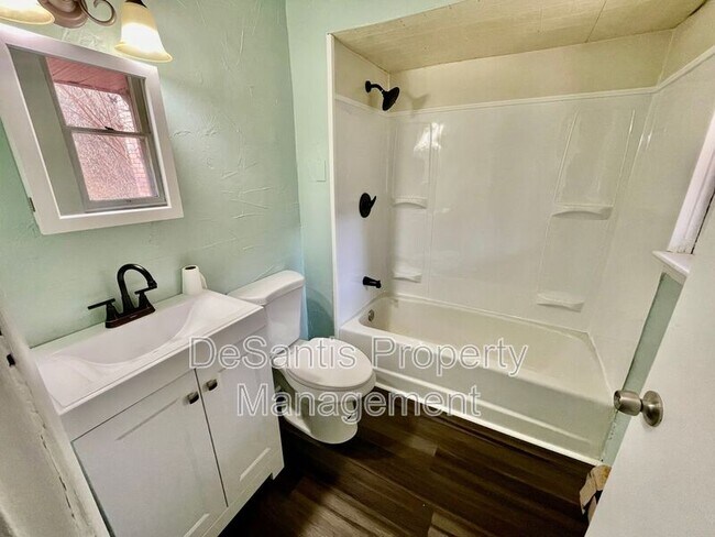 Foto del edificio - 946 Beaver Rd