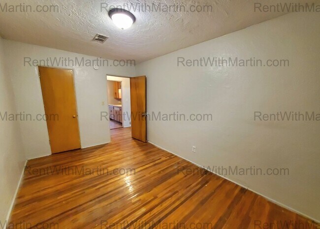 Building Photo - 9 N Frederick Ave