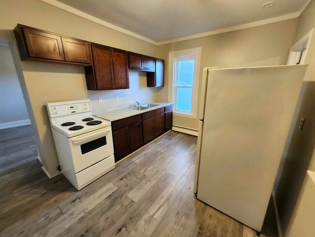 Building Photo - 101-101 Elliott Row