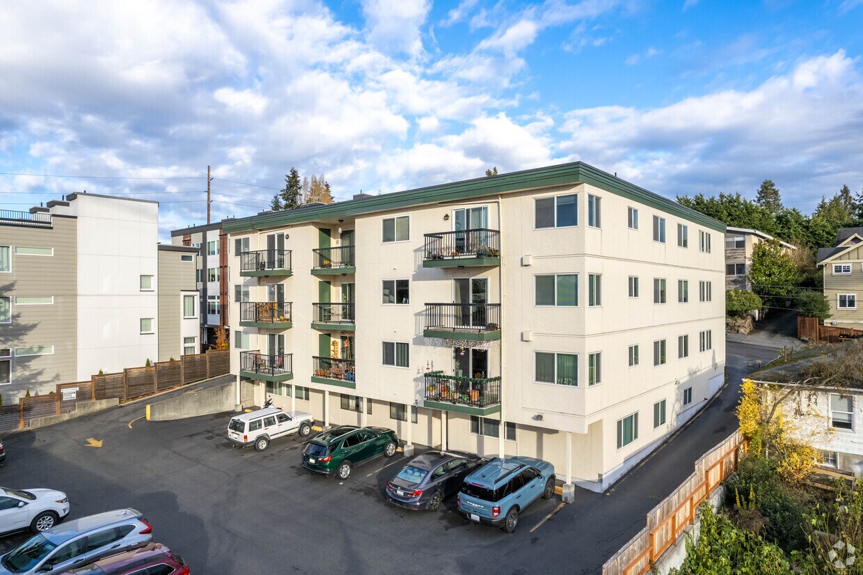 Exterior - 8747 Phinney Ave