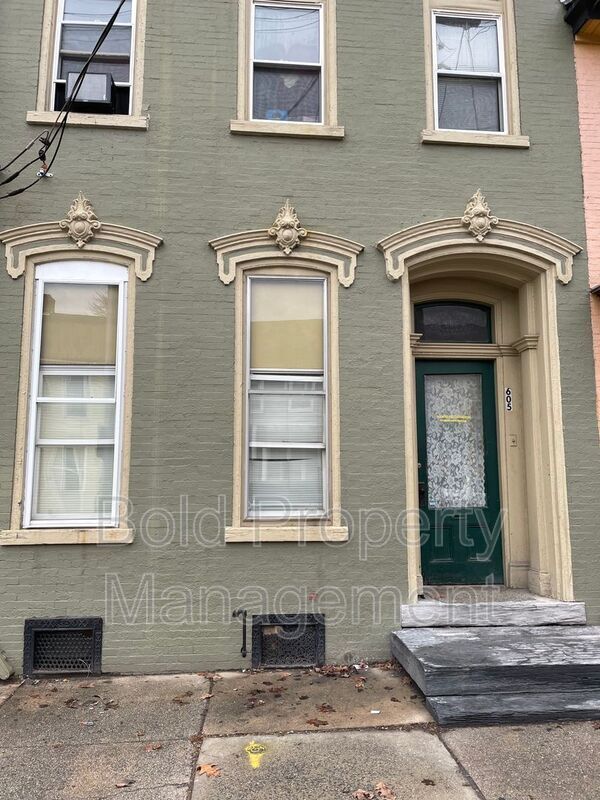 605 N 9th St Unit 1, Lebanon, PA 17046 Condo for Rent in Lebanon, PA