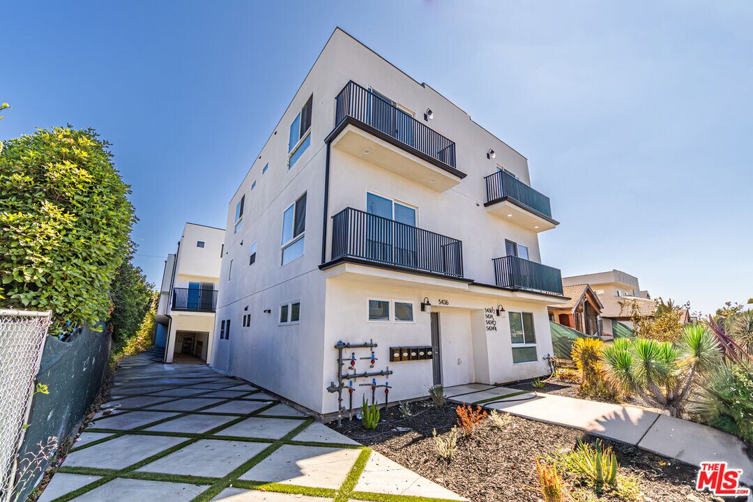 Foto principal - 5436 Romaine St
