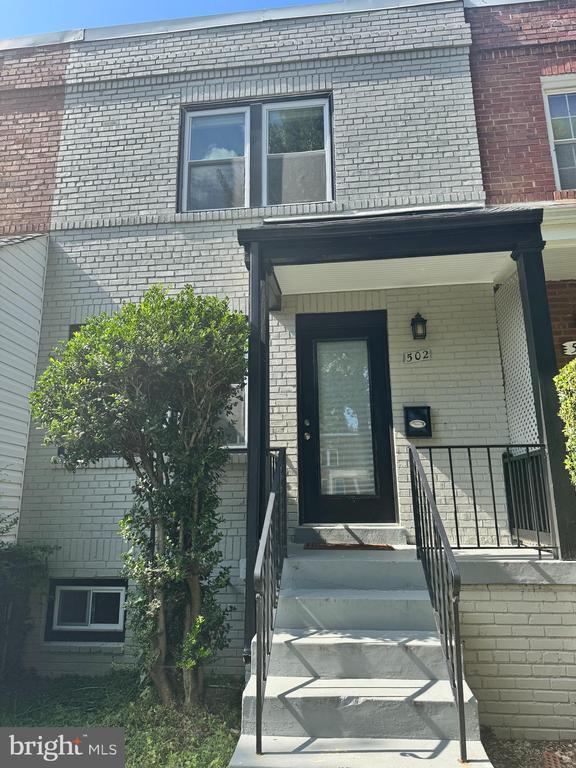 Foto del edificio - 502 E Nelson Ave